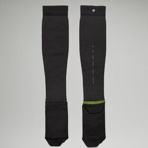 Lululemon Men’s MicroPillow™ light cushioning running socks
